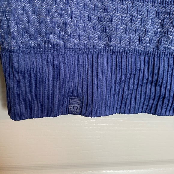 Lululemon hooded long sleeve 6 - Picture 4 of 4